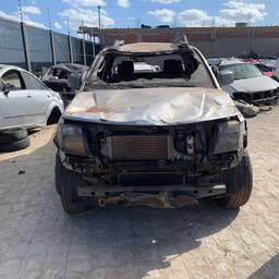 Nissan Frontier 2015 2.5 Sv Attack Cab. Dupla 4x4 Aut. 4p