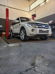 Mitsubishi Mitsubishi Pajero Full 2014 3.2 Hpe Aut. 5p - Branco/Preto/Vermelho/Cinza 2014
