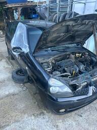Renault Renault Clio Sedan 2004 1.0 16v Expression 4p 2004
