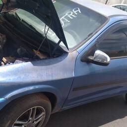GM GM Celta 2001 1.0 3p - Branco/Preto/Vermelho/Cinza 2001