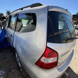 Nissan Grand Livina 2011 1.8 S Flex 5p